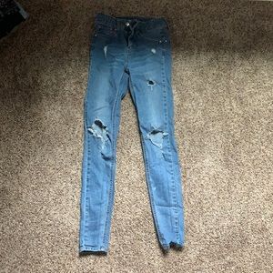 Ripped skinny jeans